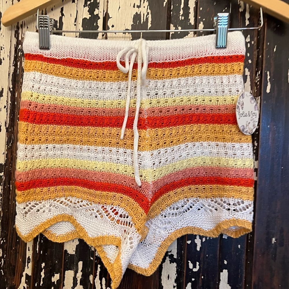 Women’s NWT Jolie & Joy crocheted shorts. Size Small